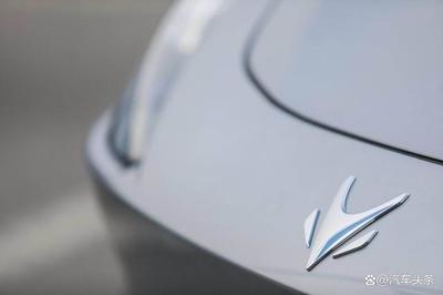 老將張國(guó)富接棒極狐法人，電器輔件銷售經(jīng)驗(yàn)?zāi)芊駷槠放茮_高“撐腰”？